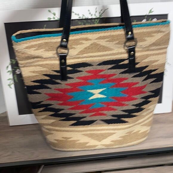 Santa Rosa Handwoven Handbag - Picture 2 of 6